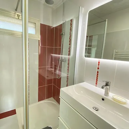 06bh - Beautiful Seafront