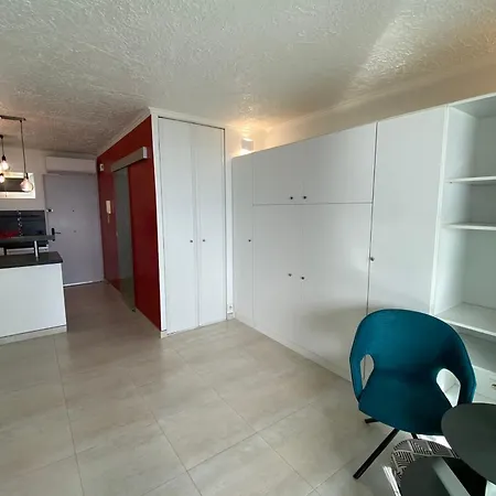 06bh - Beautiful Seafront *