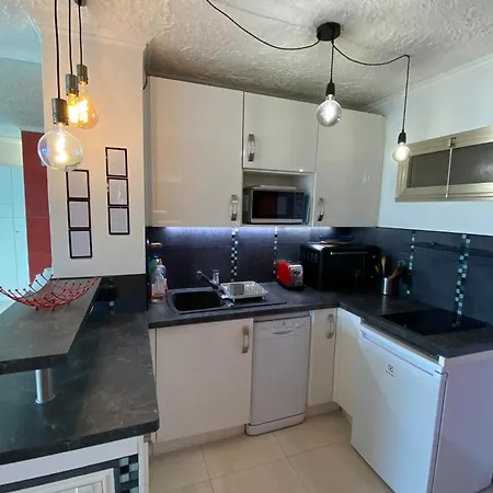 06bh - Beautiful Seafront